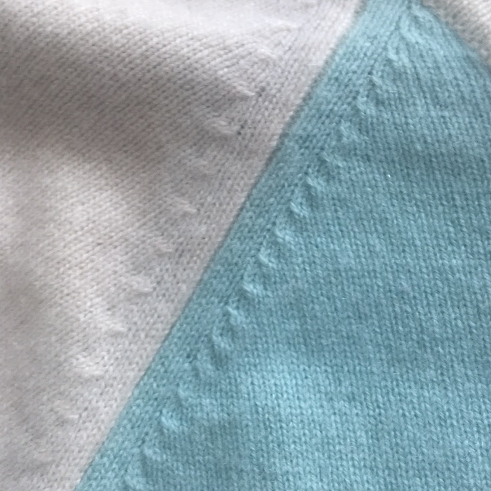 Banana Republic Cashmere Sweater - Picture 3 of 5